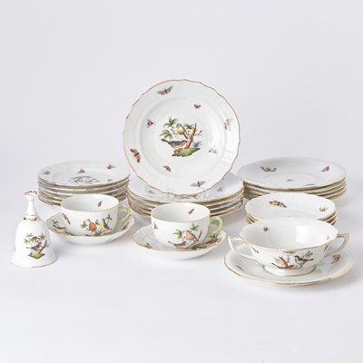 Lot 208 - Herend Porcelain "Rothschild Bird" Pattern Partial Dinner Service