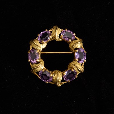 Lot 371 - 18KT Gold and Amethyst Circle Pin