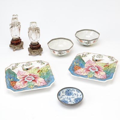 Lot 146 - Group of Chinese Decorative Articles