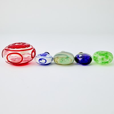 Lot 12 - Five Chinese Glass Snuff Bottles