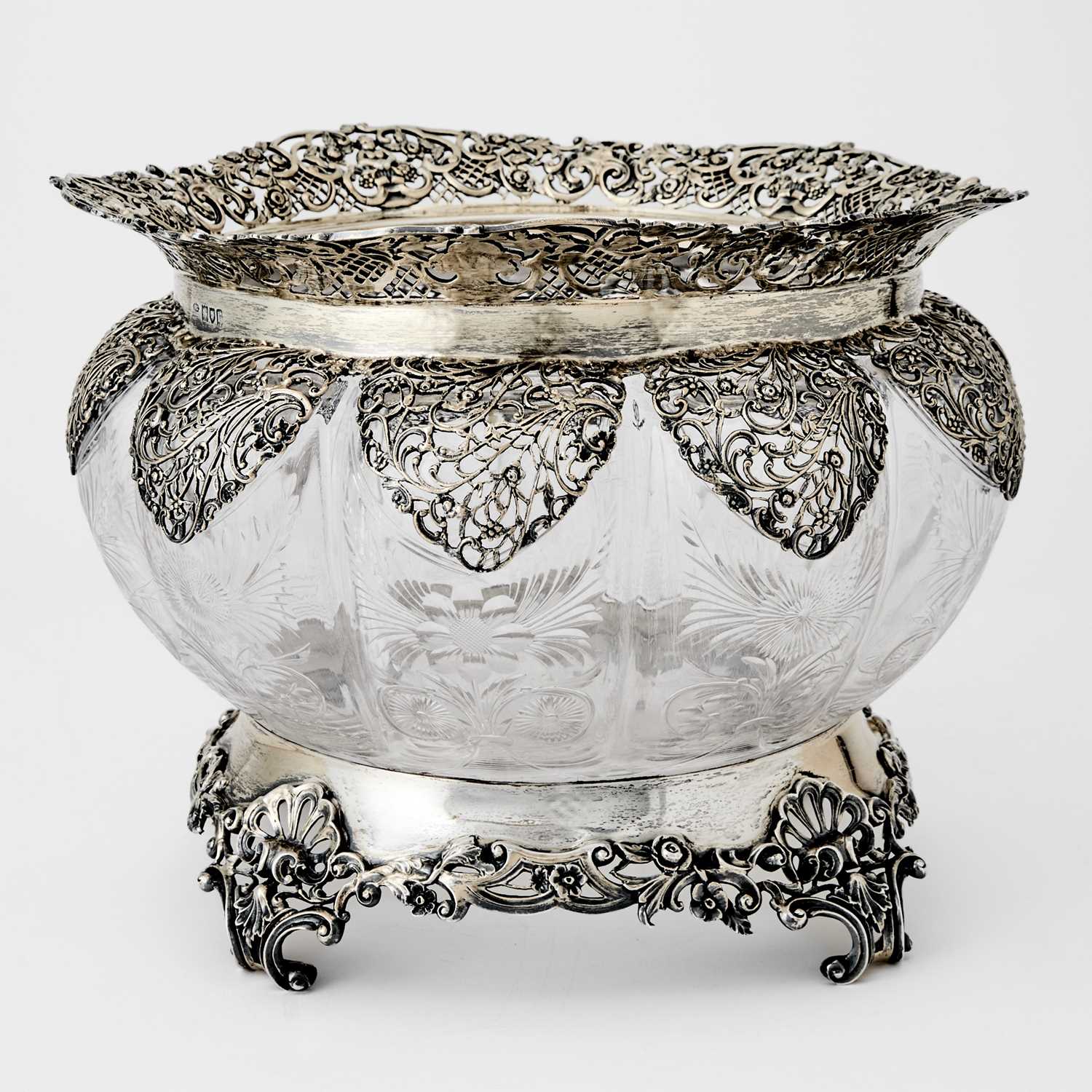 Lot 126 - George V Sterling Silver and Etched Glass Centerpiece Bowl