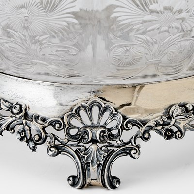 Lot 126 - George V Sterling Silver and Etched Glass Centerpiece Bowl