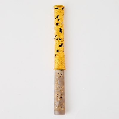 Lot 385 - A Chinese Carved Agate Knife Handle and Pierced Gold Scabbard