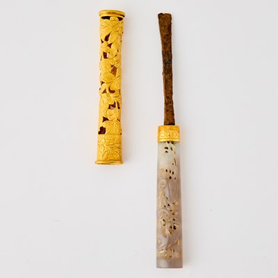 Lot 385 - A Chinese Carved Agate Knife Handle and Pierced Gold Scabbard