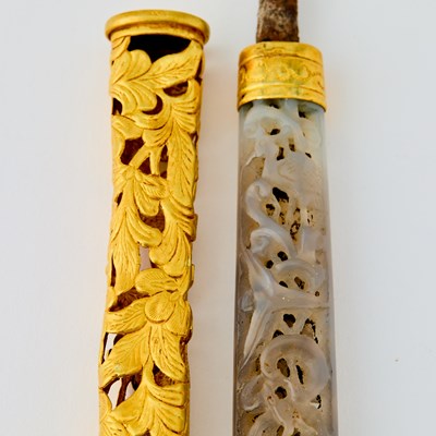 Lot 385 - A Chinese Carved Agate Knife Handle and Pierced Gold Scabbard