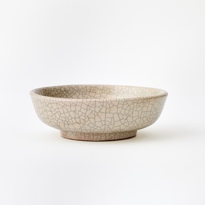 Lot 537 - A Chinese Ge Type Porcelain Dish