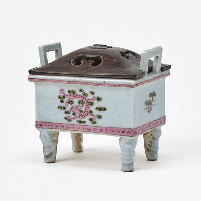 Lot 569 - A Chinese Enameled Porcelain Rectangular Censer