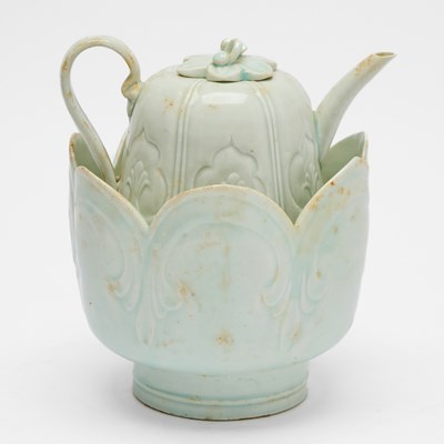 Lot 84 - A Fine Chinese Qingbai Melon-Form Ewer and Cover with Matching Warming Bowl