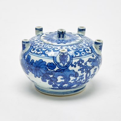 Lot 102 - An Unusual Chinese Blue and White Porcelain Multi-Spouted Vase