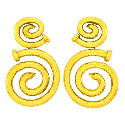 Lot 27 - David Webb Pair of Hammered Gold Spiral Pendant-Earclips