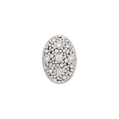 Lot 147 - White Gold and Diamond Ring
