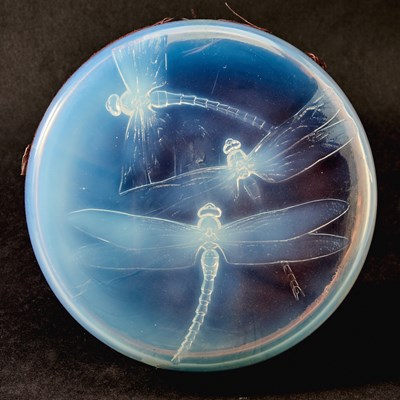 Lot 275 - R. Lalique Molded Opalescent Glass "Georgette" Lidded Box