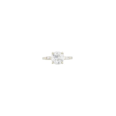 Lot 121 - White Gold and Diamond Ring