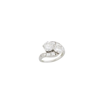 Lot 109 - Platinum and Diamond Crossover Ring