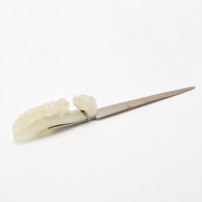 Lot 52 - A Chinese White Jade 'Dragon' Belt Hook