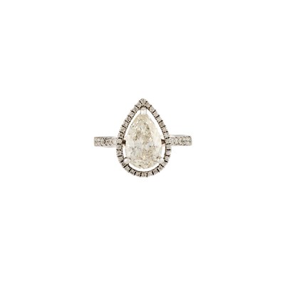 Lot 1118 - White Gold and Diamond Ring