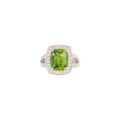 Lot 1131 - White Gold, Peridot and Diamond Ring