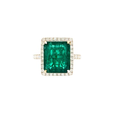 Lot 2125 - White Gold, Emerald and Diamond Ring