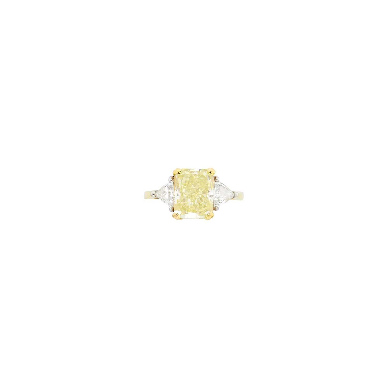 Lot 139 - Gold, Fancy Yellow Diamond and Diamond Ring