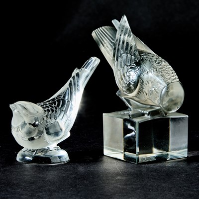 Lot 287 - R. Lalique Molded Glass "Moineau Sur Socle Ailes Fermées" Paperweight