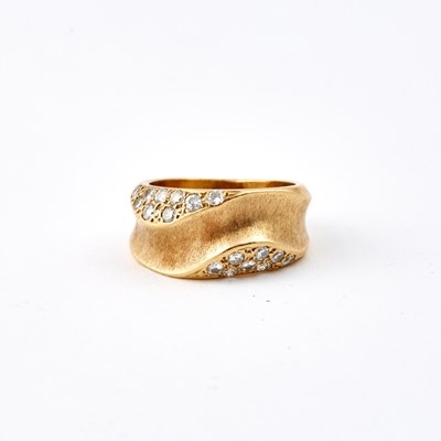 Lot 74 - Diamond Ring, 17 diamonds about 0.50 ct., 14K 6 dwt.