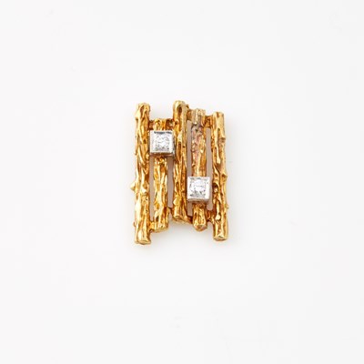 Lot 181 - Diamond Pendant, 2 diamonds, 14K 3 dwt., damaged