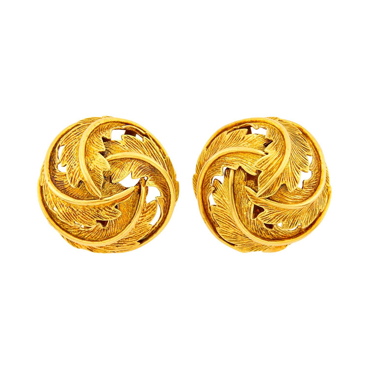 Lot 1118 - Pair of Gold Leaf Dome Earclips