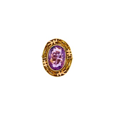 Lot 2212 - Gold and Amethyst Ring