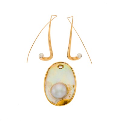 Lot 1046 - Gold and Blister Pearl Pendant and Pair of Gold and Cultured Pearl Pendant-Earrings