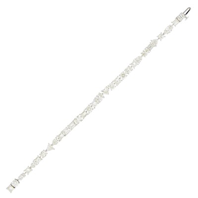 Lot 107 - White Gold and Diamond Bracelet