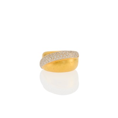 Lot 1012 - Gold and Diamond Ring
