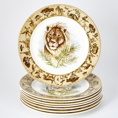 Lot 315 - Set of Eight Lynn Chase Transfer Decorated Ceramic "Tanzania" Pattern Dinner Plates