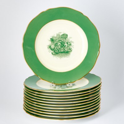 Lot 354 - Set of Twelve Copeland Spode Green and Gilt-Ground Porcelain Plates
