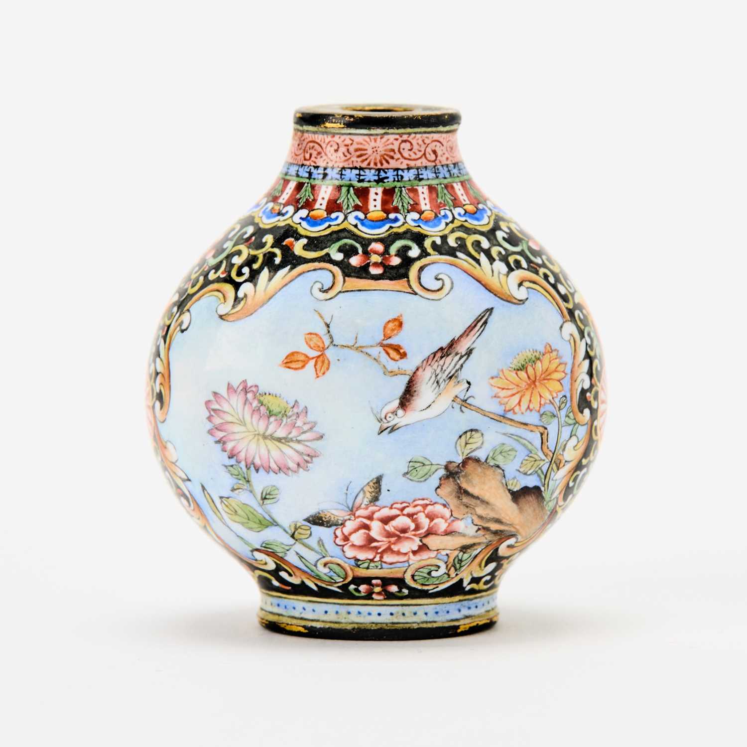 Lot 1 - A Chinese Falangcai Decorated Enamel Snuff Bottle