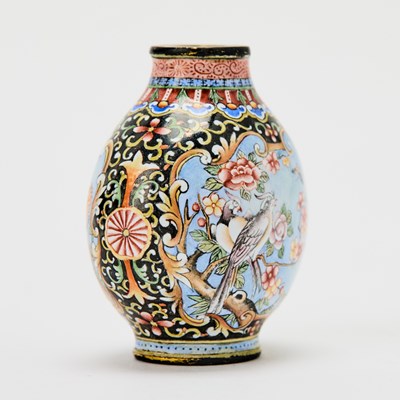 Lot 1 - A Chinese Falangcai Decorated Enamel Snuff Bottle