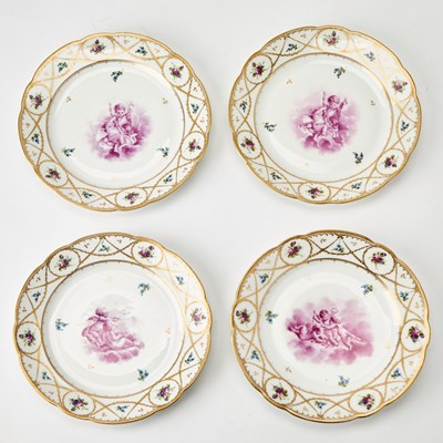 Lot 102 - Set of Four Nyon Style Porcelain Dinner Plates