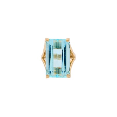 Lot 2109 - White Gold and Aquamarine Ring