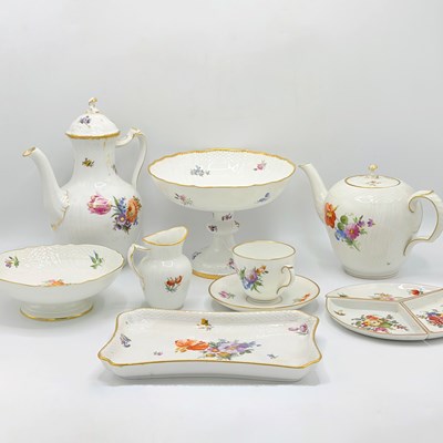 Lot 1089 - Royal Copenhagen 'Saxon Flower' Pattern Porcelain Dessert Service