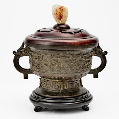 Lot 87 - A Chinese Cast Bronze Censer, Gui