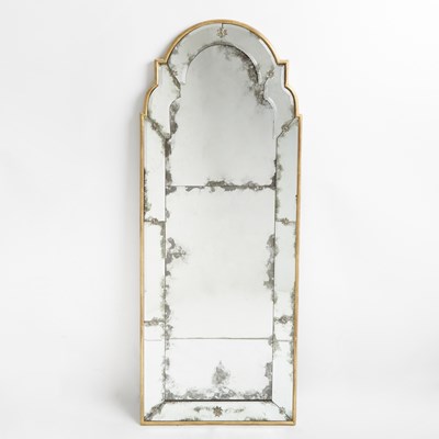 Lot 192 - Queen Anne Style Giltwood Mirror
