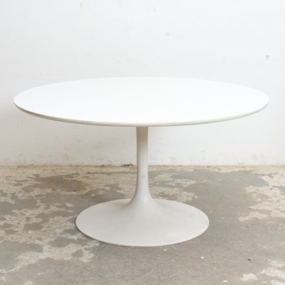 Lot 27 - Knoll Style White Tulip Table