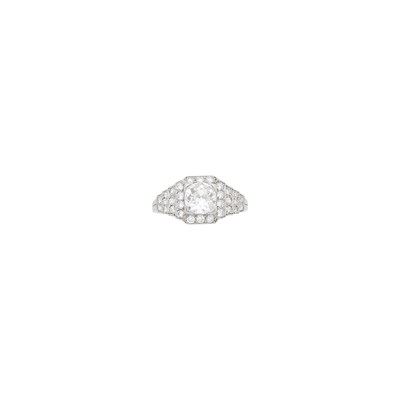 Lot 88 - Platinum and Diamond Ring