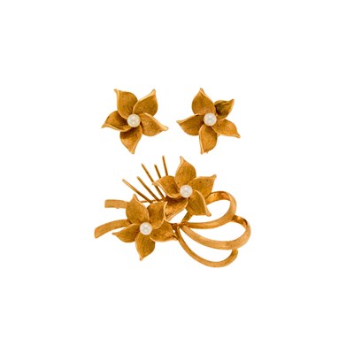 Lot 1264 - Gold and Cultured Pearl Brooch and Pair of Earclips