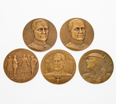 Lot 122 - France. Group of WWI-era Medals. Bronze. Grades Extremely Fine to About Uncirculated.