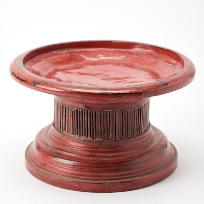 Lot 114 - Group of Decorative Table Articles