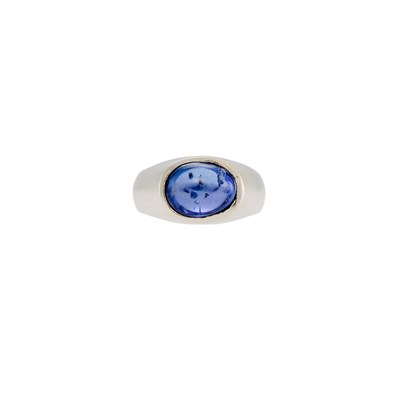 Lot 1147 - Gentleman's White Gold and Cabochon Sapphire Ring