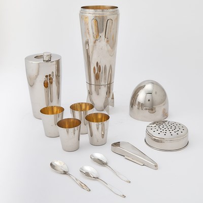 Lot 94 - Novelty German Silver Plated Zeppelin Form Cocktail Shaker