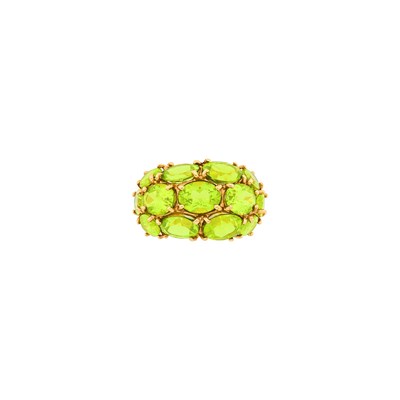 Lot 118 - Gold and Peridot Bombé Ring