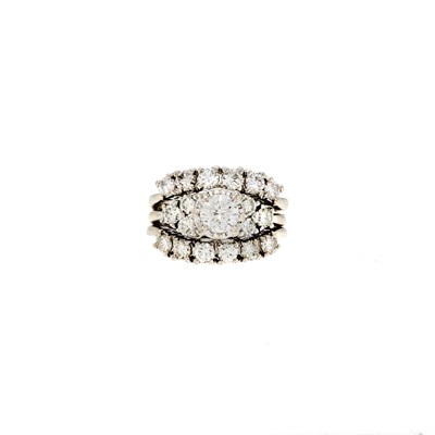 Lot 1086 - White Gold and Diamond Ring