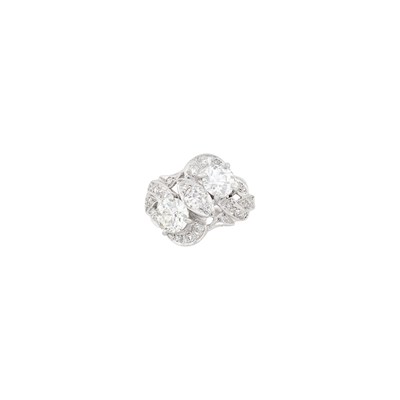 Lot 49 - Platinum and Diamond Ring